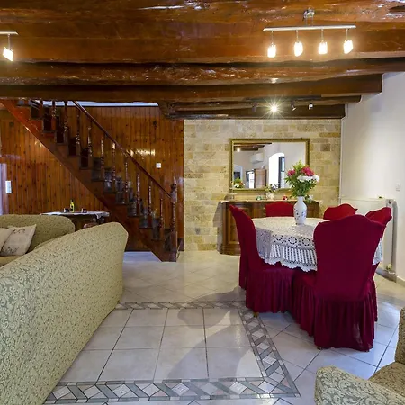 Gala Estate Traditional Mansion Holiday home *