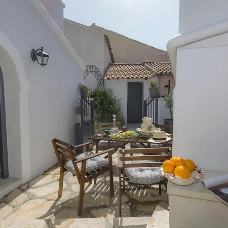 Gala Estate Traditional Mansion Holiday home Gardelades